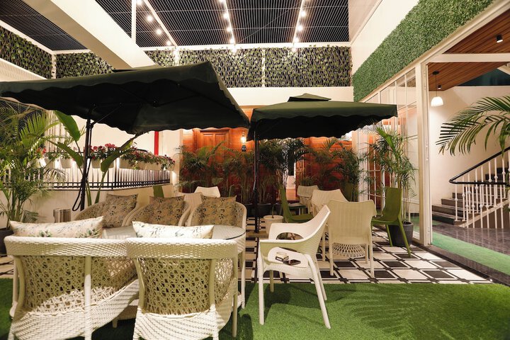 Lounge 63 of 70
