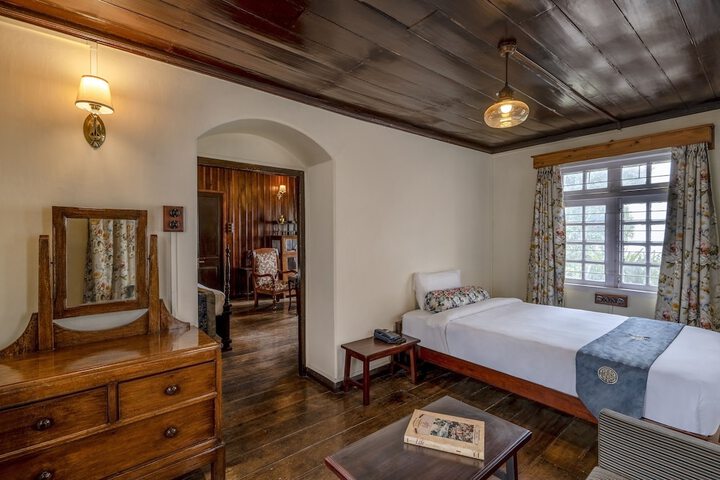 Room 6 of 28