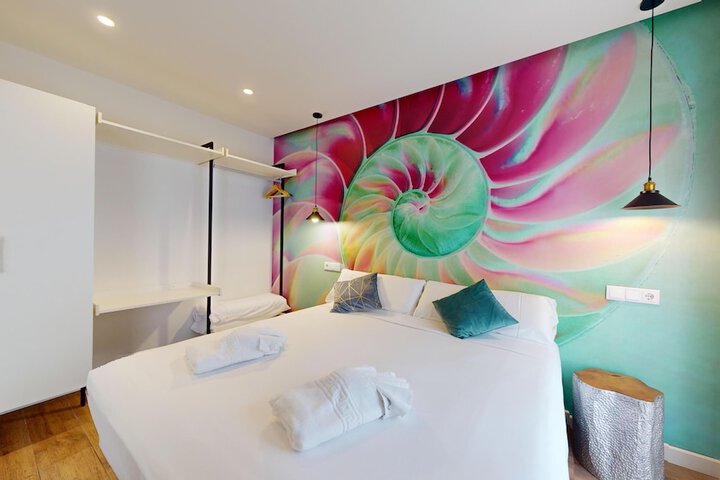 Room 10 of 83