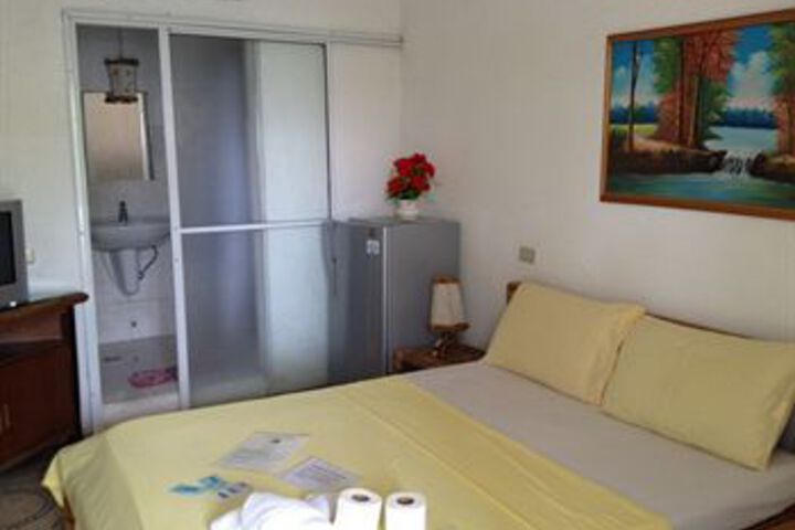 Room 11 of 28