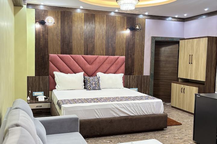 Room 18 of 31