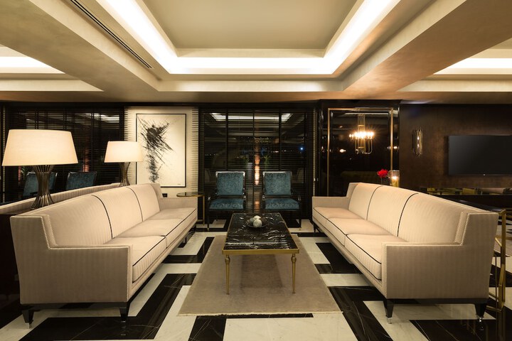 Entrance & Lobby
