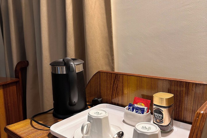 Room 4 of 37