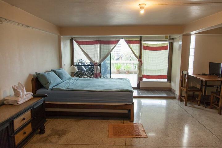 Room 13 of 27