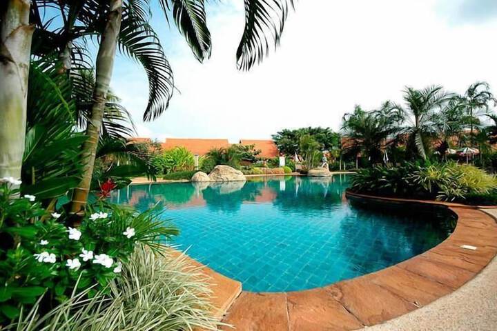 Pool Hotel