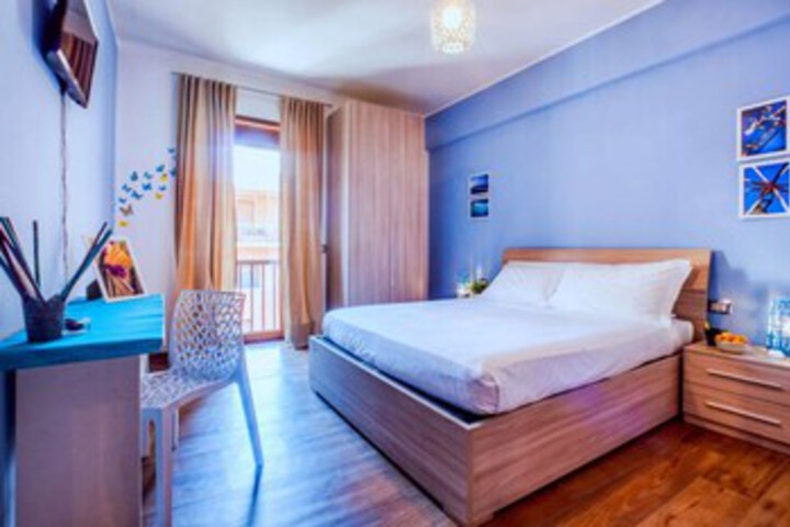 Room 4 of 12