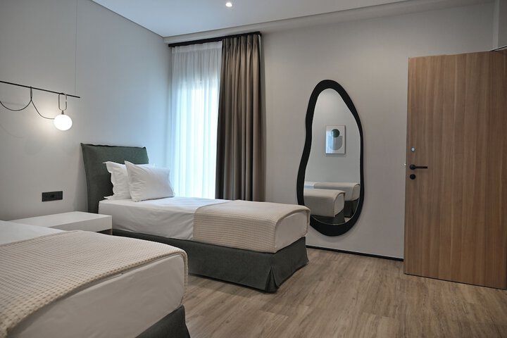 Room 6 of 72