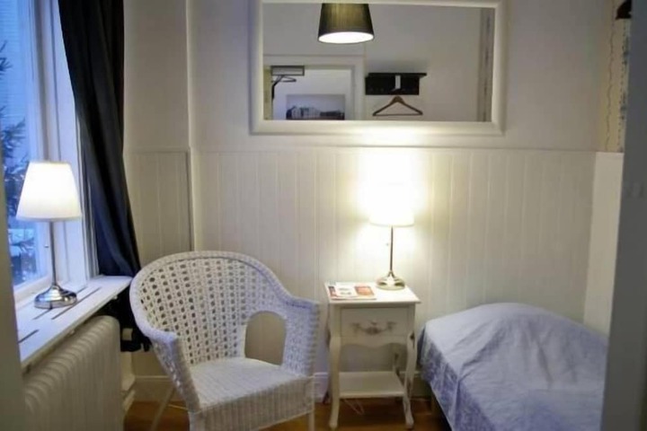 Room 12 of 30