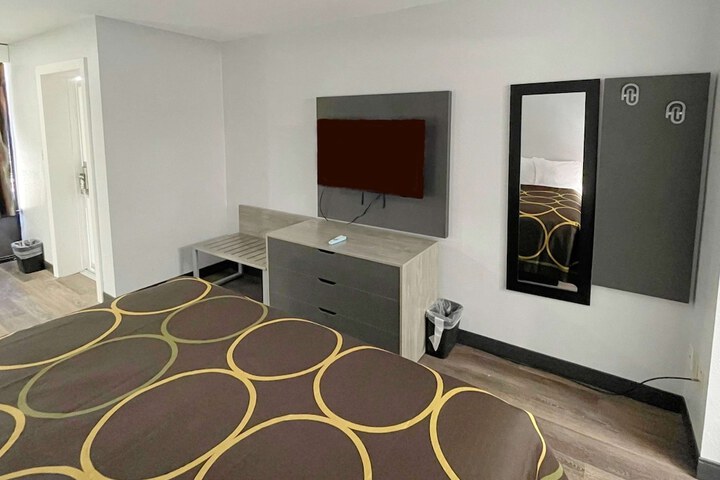 1 King Bed (8 of 8)