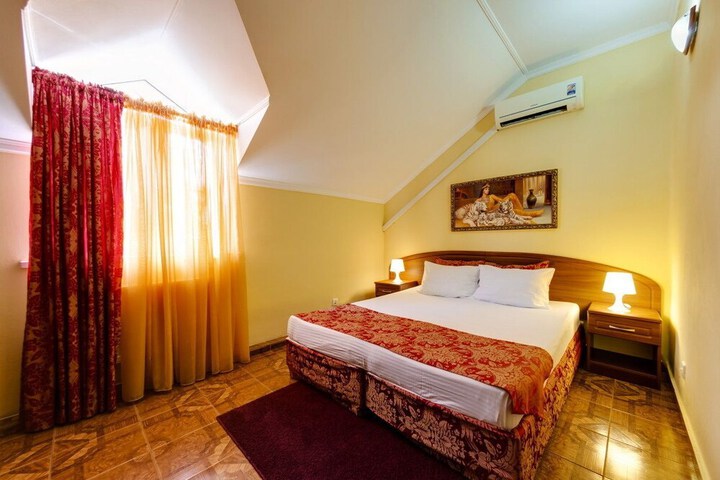Room 13 of 25