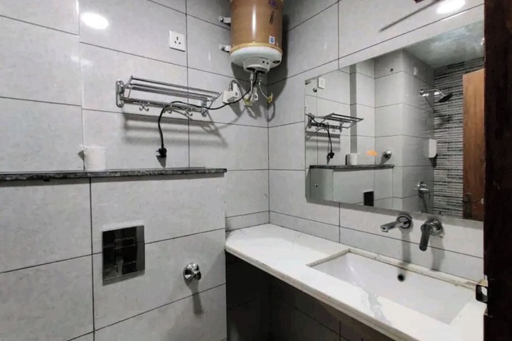 Room 8 of 11