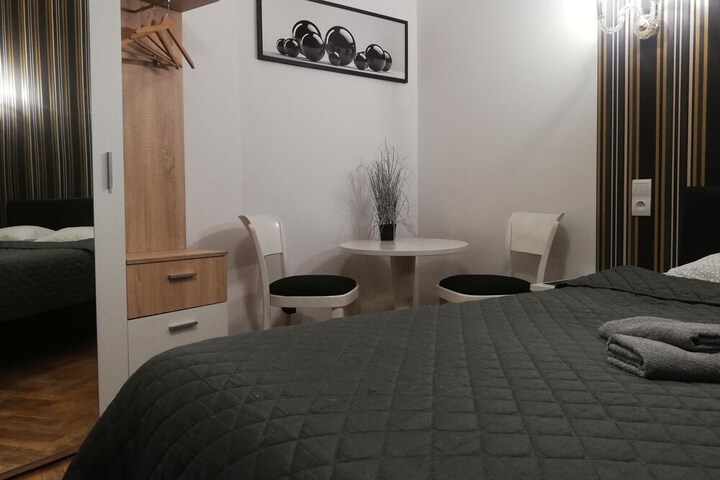 Room 18 of 159