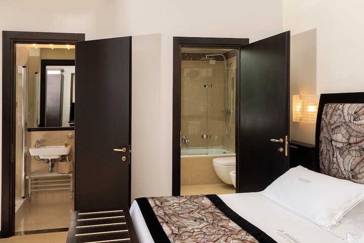 Room 20 of 97
