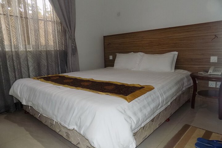 Room 4 of 37