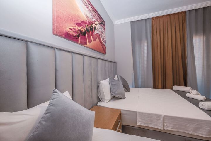 Room 11 of 28