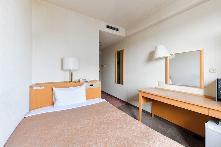 Room 11 of 24