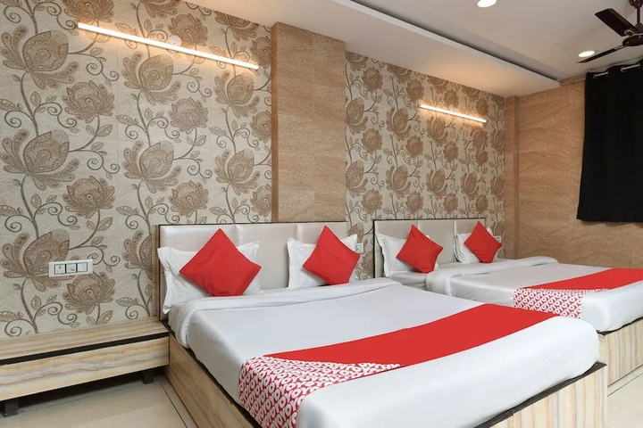 Room 4 of 11