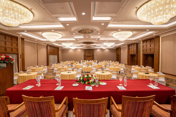 Ballroom/Hall 136 of 172