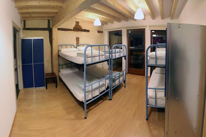 Room 4 of 16