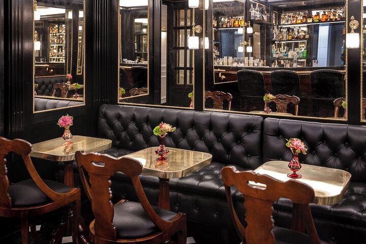Lounge 157 of 179
