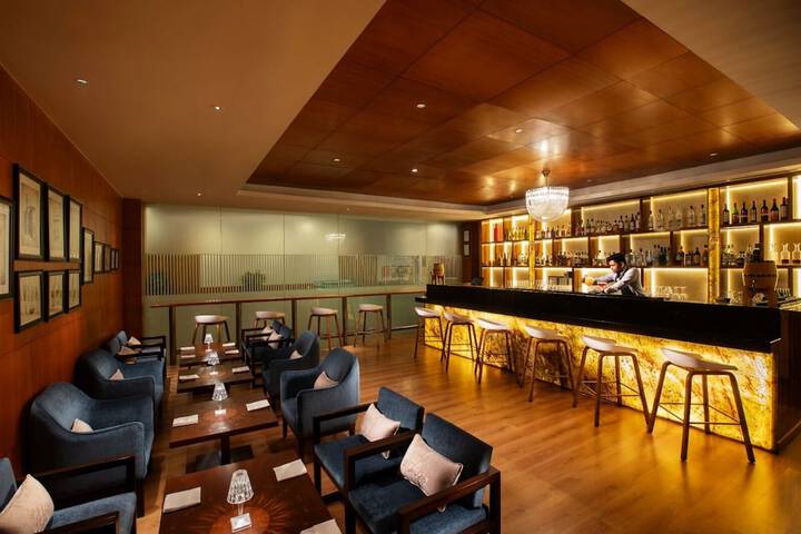 Lounge 56 of 58