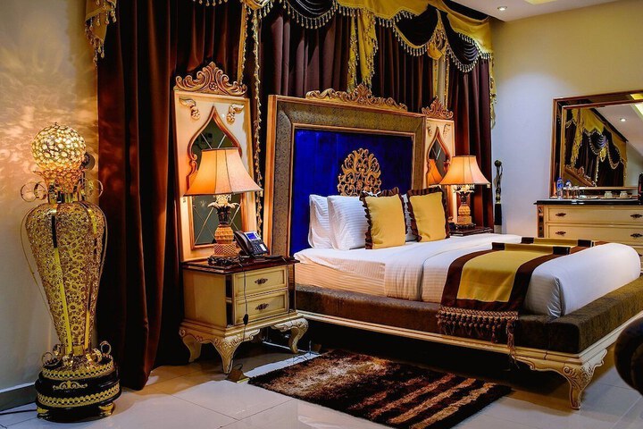 Room 4 of 20