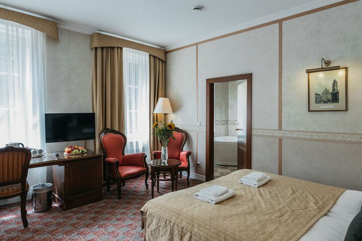 Room 70 of 122