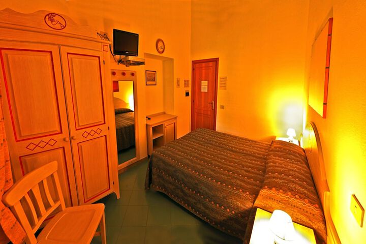 Room 9 of 39