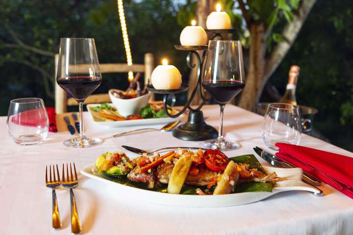 Dining 22 of 33