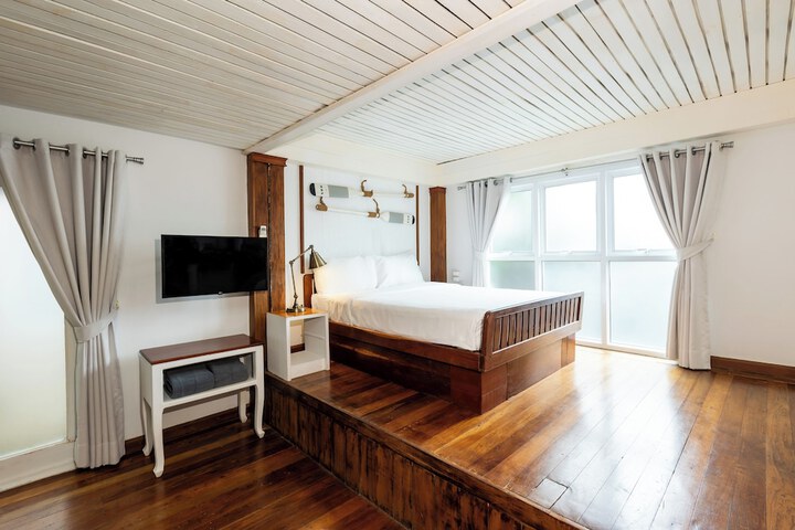 Room 10 of 47