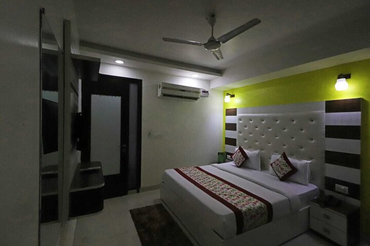 Room 36 of 76