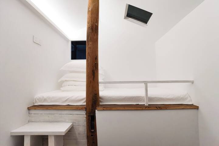Room 98 of 223