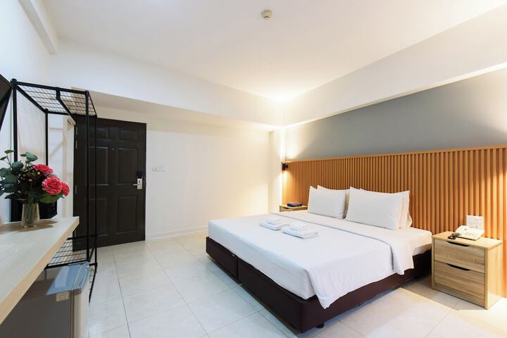 Room 16 of 38