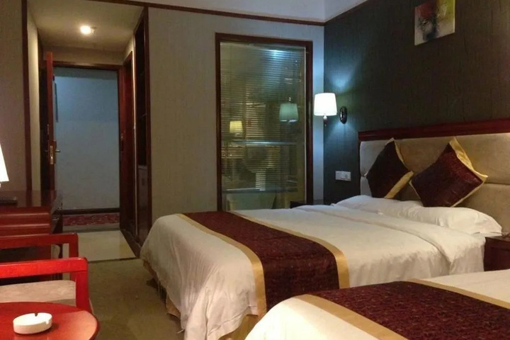 Room 3 of 8