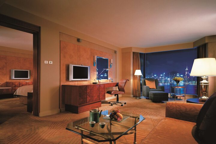 Room 17 of 103