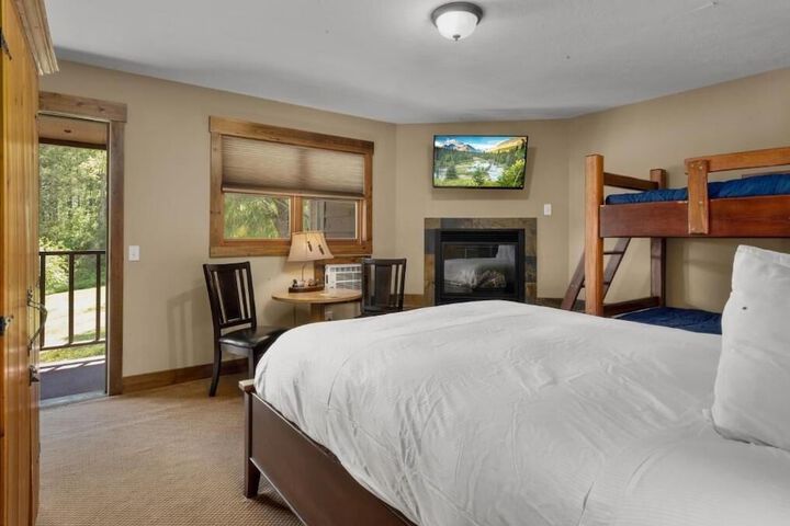 Room 15 of 46