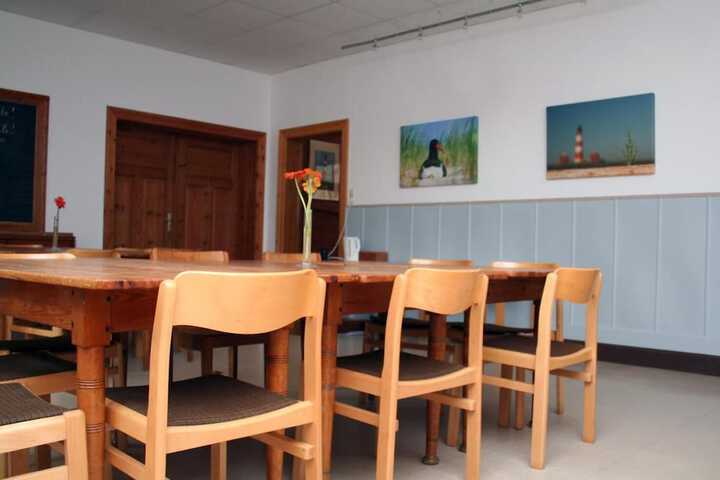 Dining 4 of 6