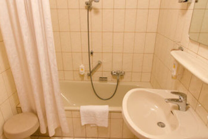 Room 12 of 26
