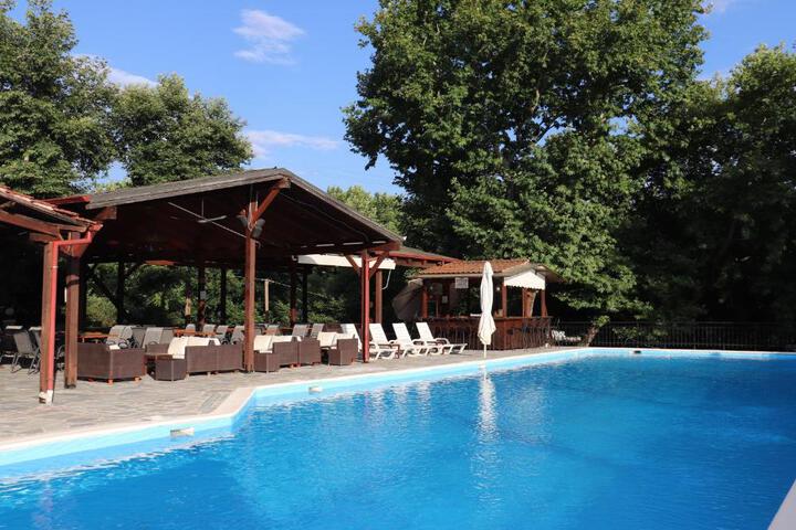 Pools & Facilities