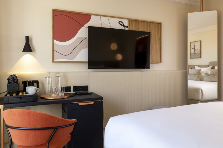 Room 11 of 42