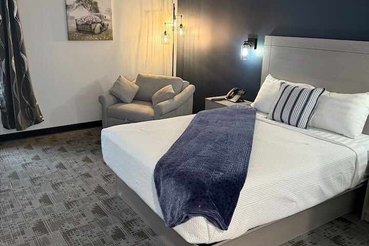 Room 2 of 10