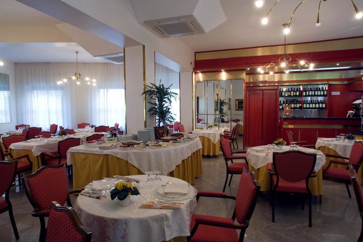 Dining Photos