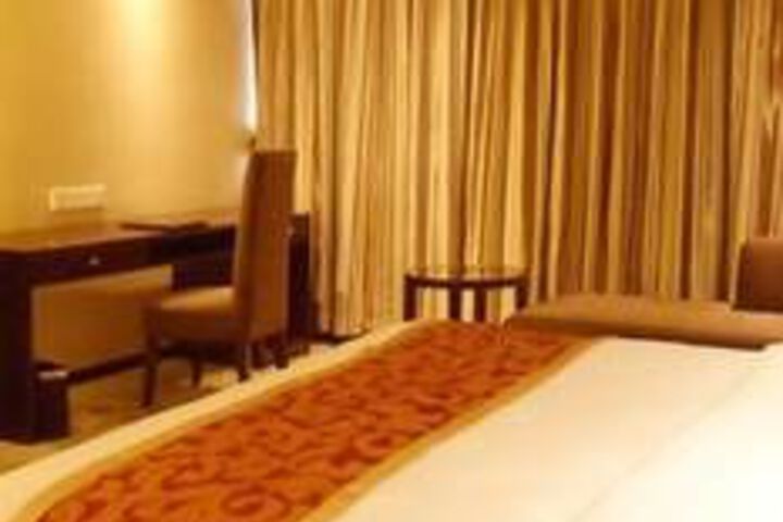 Room 6 of 112