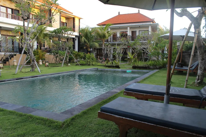 Pool 10 of 14