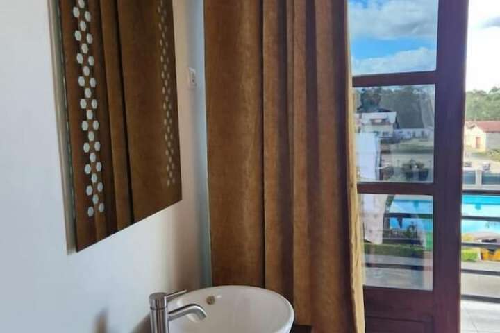 Room 9 of 22