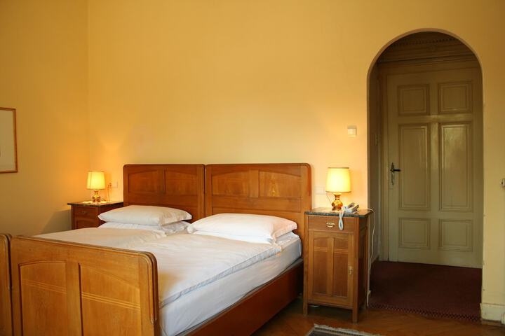 Room 5 of 48