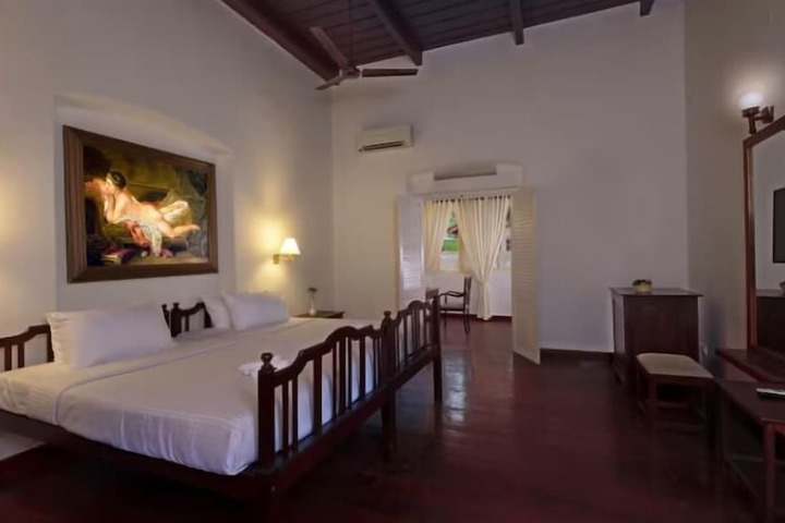 Room 4 of 6