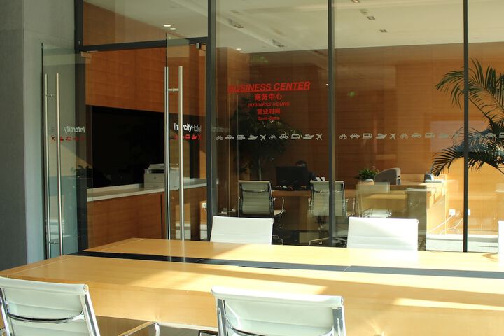Business Center 14 of 15