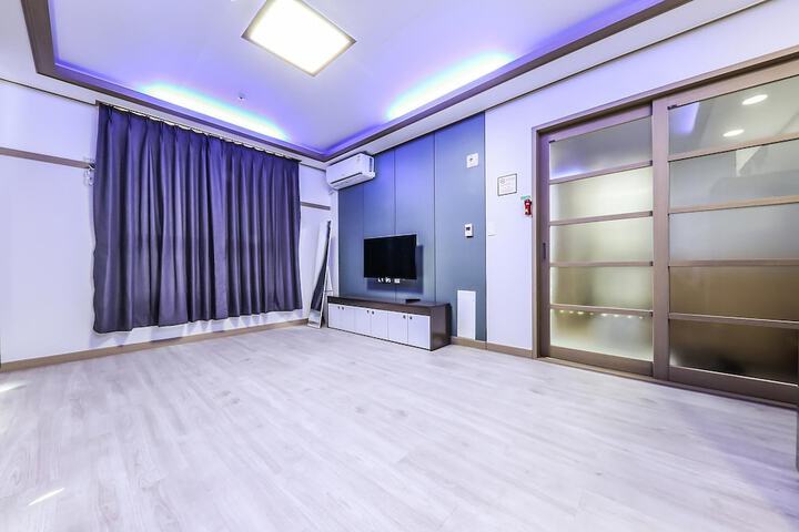 Room 29 of 54