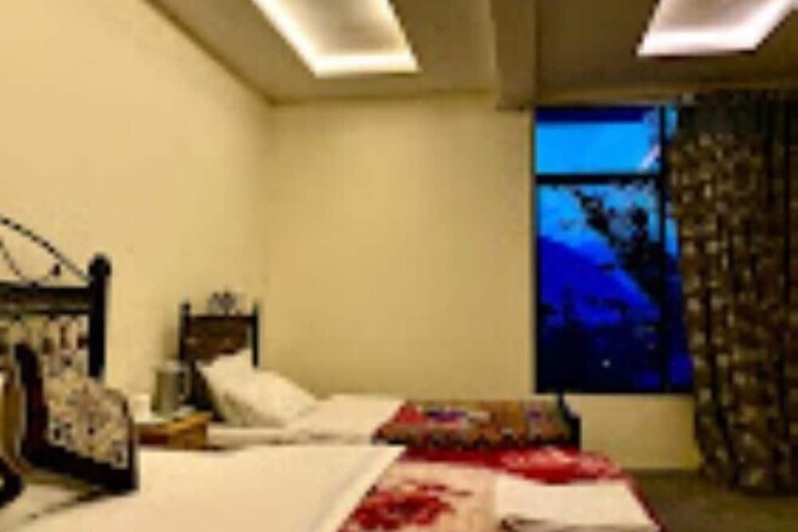 Room 5 of 6